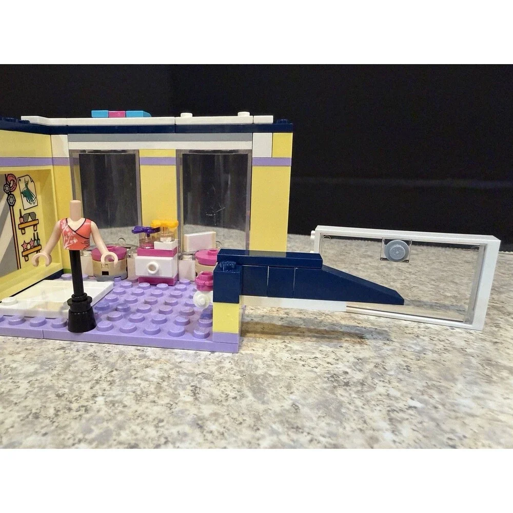 LEGO Friends Heartlake Shopping Mall 41058 — fashion boutique section parts - Picture 4 of 6